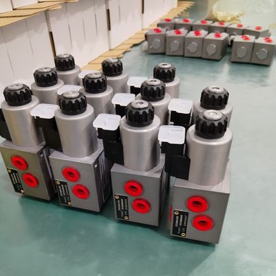6 Yolu 2 Pozisyon Altı Yağ Portlu Hidrolik Solenoid Valf ve DT04-2P Bağlantı Valf Manifoldları